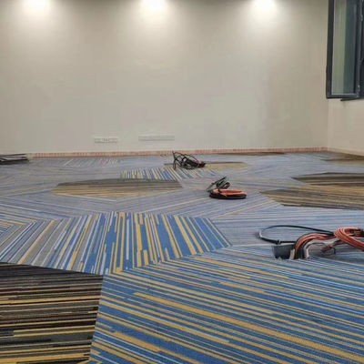 Chambre commerciale Plush Imprimé Carpet de luxe Carreaux 50x50 60.96x60.96 Carreaux Carpet d'hôtel