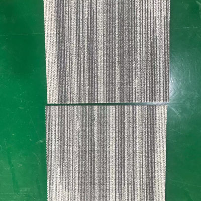 Carreaux de tapis en nylon colorés en boucle personnalisée de bureau avec support PE et 100% de fibres faciales BCF