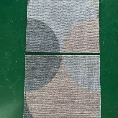 Carreaux de tapis en nylon colorés en boucle personnalisée de bureau avec support PE et 100% de fibres faciales BCF