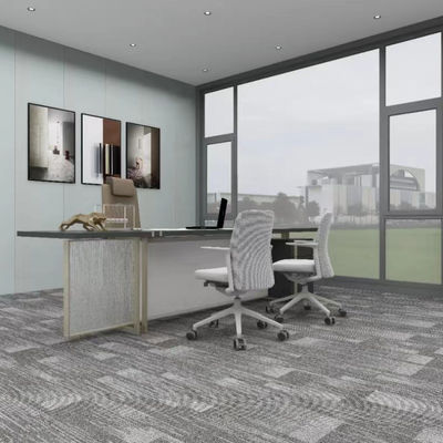 Épaisseur totale 6±1 mm 100% nylon 50x50 Carreaux de tapis pour bureaux en milieu commercial