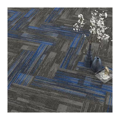 Carreaux de tapis de bureau fabriqués à la machine 50x50 cm Carrés pour une solution de sol de bureau