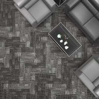 Carreaux de tapis de bureau fabriqués à la machine 50x50 cm Carrés pour une solution de sol de bureau