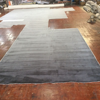 Dans le salon Table à café ethnique ronde tapis de chevet tapis de sol artisanaux mousse forêt