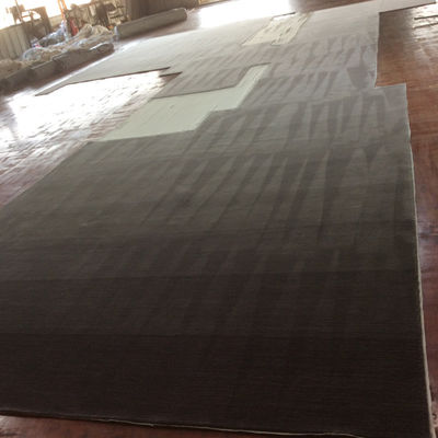 Dans le salon Table à café ethnique ronde tapis de chevet tapis de sol artisanaux mousse forêt
