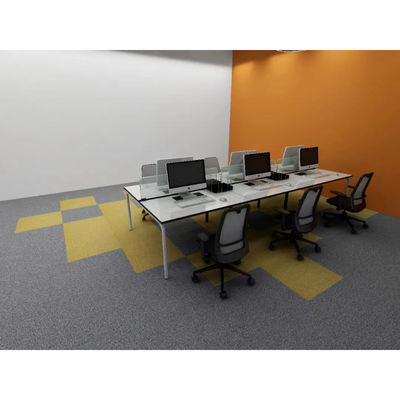 Solution de plancher de bureau avec motif de puzzle et carreaux de tapis en nylon à faible hauteur de pile