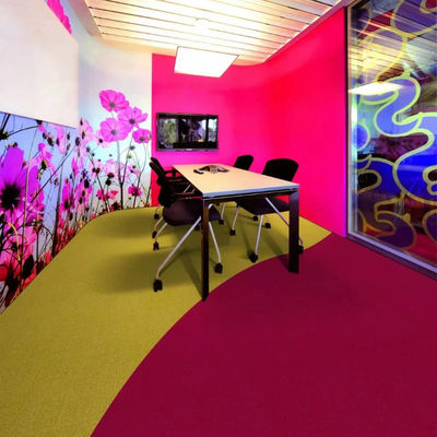 Solution de plancher de bureau avec motif de puzzle et carreaux de tapis en nylon à faible hauteur de pile
