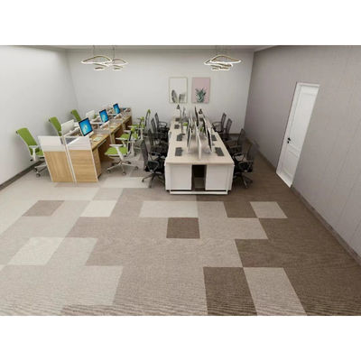 Solution de plancher de bureau avec motif de puzzle et carreaux de tapis en nylon à faible hauteur de pile