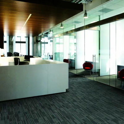 Carreaux de tapis modulaires pour bureau pour nettoyage et maintenance faciles