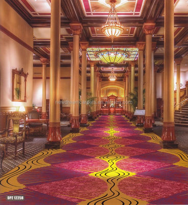 Le tapis d'hôtel à l'épreuve du feu d'Axminster, à 80% de laine et 20% de nylon.