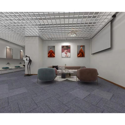Des carreaux en nylon de couleur pure de 25*100 cm parfaits pour les tapis modulaires de bureau