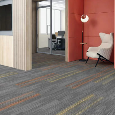 Carreaux de bureau amovibles de luxe de 60x60 50x50 dans le style de pile en boucle de jacquard