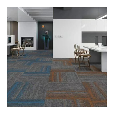 Maison anti-dérapant de luxe carreaux amovibles 50x50 bureau tapis modulaire
