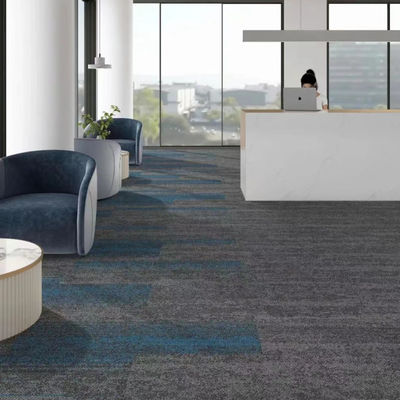 Maison anti-dérapant de luxe carreaux amovibles 50x50 bureau tapis modulaire