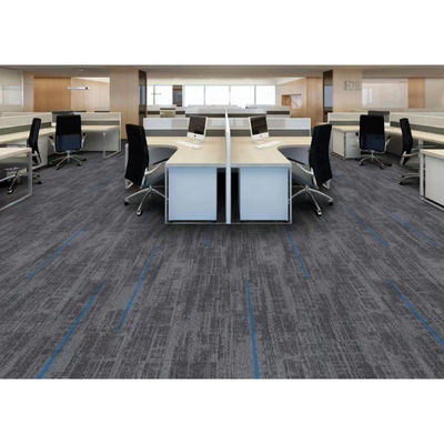 Carreaux de tapis antidérapants 50x50 Choix professionnel pour les planchers modulaires de bureau