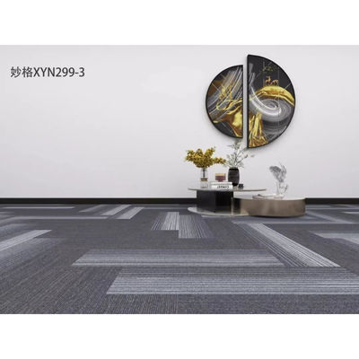 Carreaux de tapis modulaires de bureau 50x50 avec un design luxueux et des caractéristiques amovibles