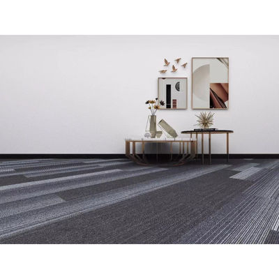 Carreaux de tapis modulaires de bureau 50x50 avec un design luxueux et des caractéristiques amovibles