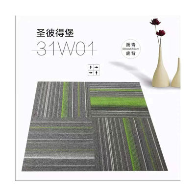 Poids total 700-750g Luxe 100% Pp Carpet Carreaux pour la maison 50x50cm carrés