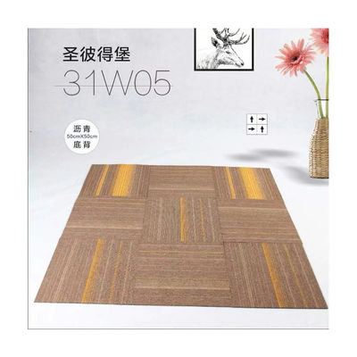 Poids total 700-750g Luxe 100% Pp Carpet Carreaux pour la maison 50x50cm carrés