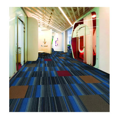 Poids total 700-750g Luxe 100% Pp Carpet Carreaux pour la maison 50x50cm carrés