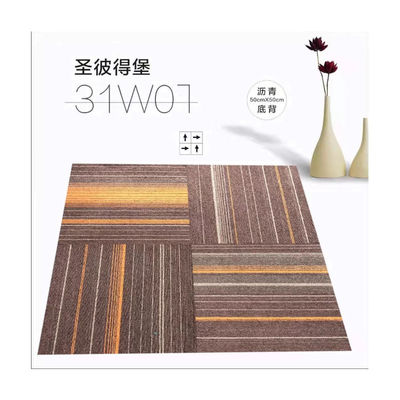 Poids total 700-750g Luxe 100% Pp Carpet Carreaux pour la maison 50x50cm carrés