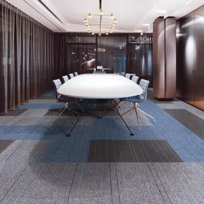 Poids de la pile 350-850g/m2 Tapis de carrelage commercial fait à la main pour les bureaux 50x50