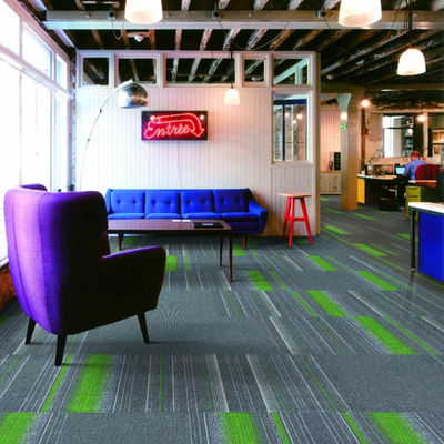 Poids de la pile 350-850g/m2 Tapis de carrelage commercial fait à la main pour les bureaux 50x50