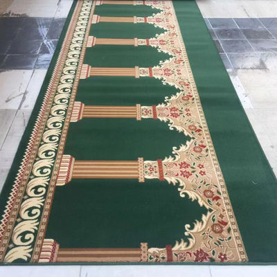 Tapis de mosquée doux couvrant le sol de mur en mur dans de nombreuses couleurs et un design PET FRIENDLY
