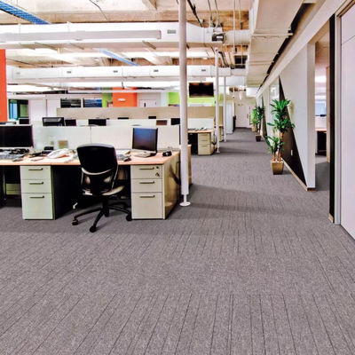 Moderne style 50x50 carré PE carreaux de bureau de soutien pour les bureaux commerciaux occupés
