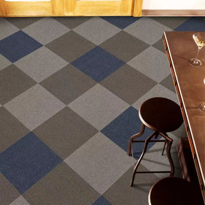 Carreaux de moquette en fibres de PP à 100% pour bureaux commerciaux modernes