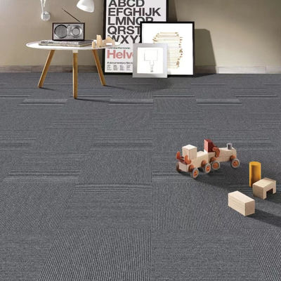 Carreaux de moquette en fibres de PP à 100% pour bureaux commerciaux modernes