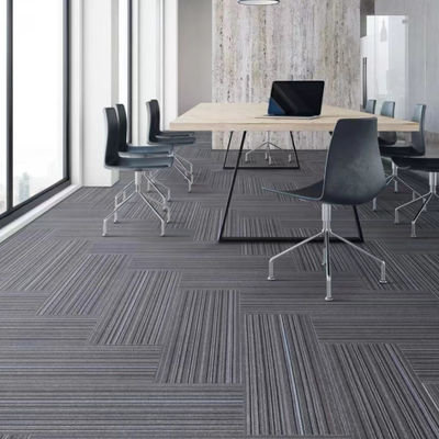 Carreaux de tapis en nylon modernes pour bureaux commerciaux 3,5 mm Hauteur de pile 550 g Poids touffé