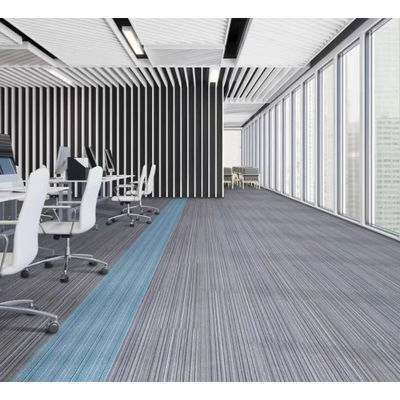 Carreaux de tapis en nylon modernes pour bureaux commerciaux 3,5 mm Hauteur de pile 550 g Poids touffé