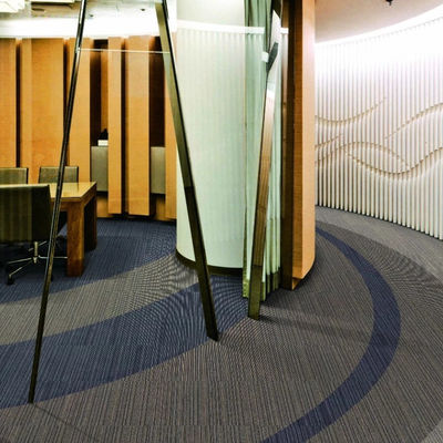 Piles en boucle 50x50 Style de base Carpet de bureau commercial avec support en PVC modulaire