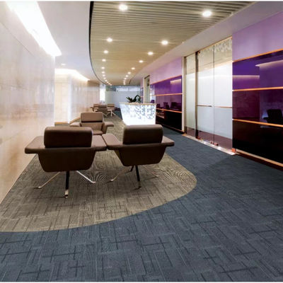 50x50 Carreaux de tapis modulaires amovibles de bureau 3 kg/m2 Rectangle pour espaces professionnels