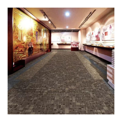 Carreaux de tapis de bureau 50x50 en forme de rectangle en pile moyenne
