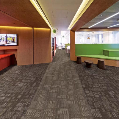 Carreaux de tapis de bureau 50x50 en forme de rectangle en pile moyenne
