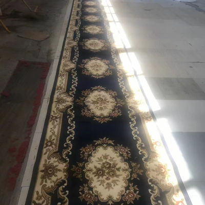 Tapis doux de mosquée mur à mur avec une hauteur de pile moyenne et une large sélection de couleurs