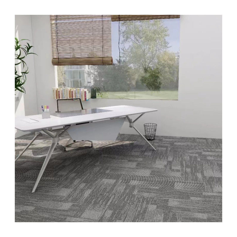 Épaisseur totale 6±1 mm 100% nylon 50x50 Carreaux de tapis pour bureaux en milieu commercial